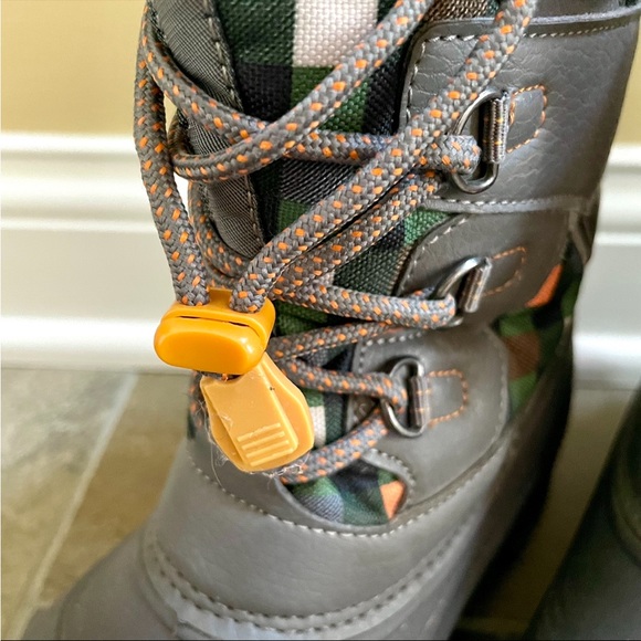 Jack Wolfskin•6•Waterproof~Warmly Insulated•Toggled Drawcord Closure•Lightweight - Picture 7 of 16